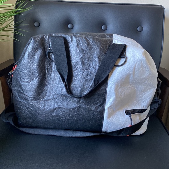 Sherpani Bags Sherpani Sola Ultralight Gym Bagweekender Bag With